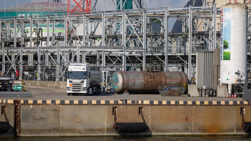 US considers curb diesel exports amid record prices