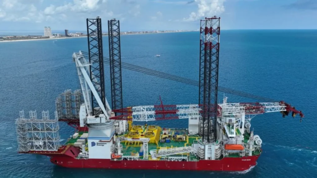 Buque offshore con grúa de 2.200 T