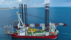 Buque offshore con grúa de 2.200 T