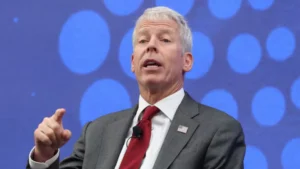 EE.UU. pide en Davos duplicar producción petrolera