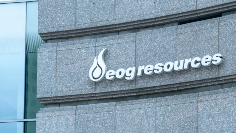 EOG Resources superar expectativas de ganancias y aumentar su proyección de producción petrolera para 2026.