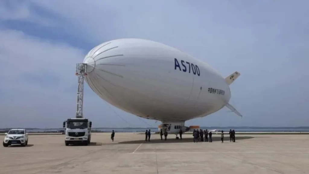 Dirigible tripulado AS700