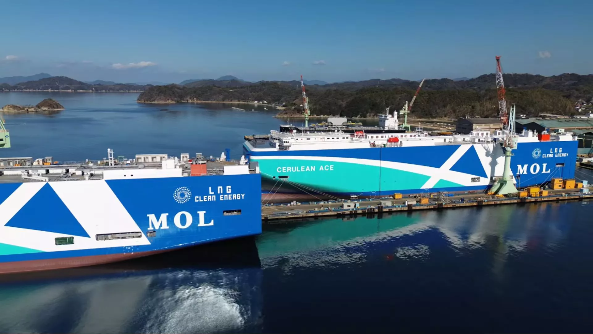 MOL acquires LNG-powered vehicle transporter