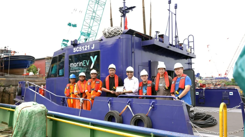 El Hydromover, un buque de carga eléctrico de la empresa marítima Yinson GreenTech