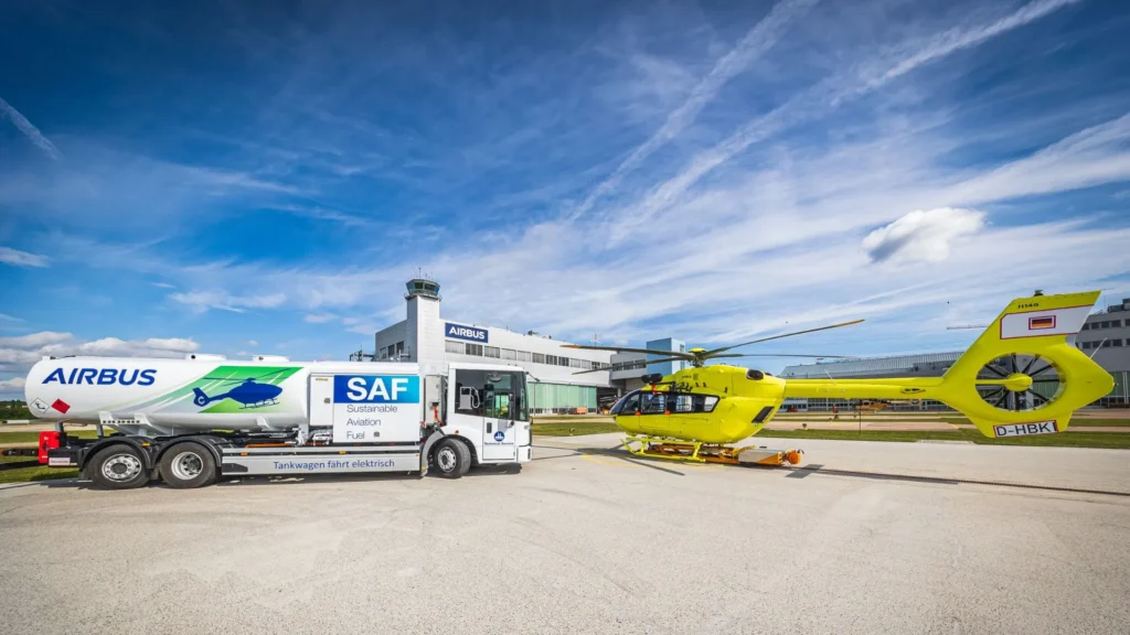Mercedes-Benz eEconic para el abastecimiento de helicópteros con SAF