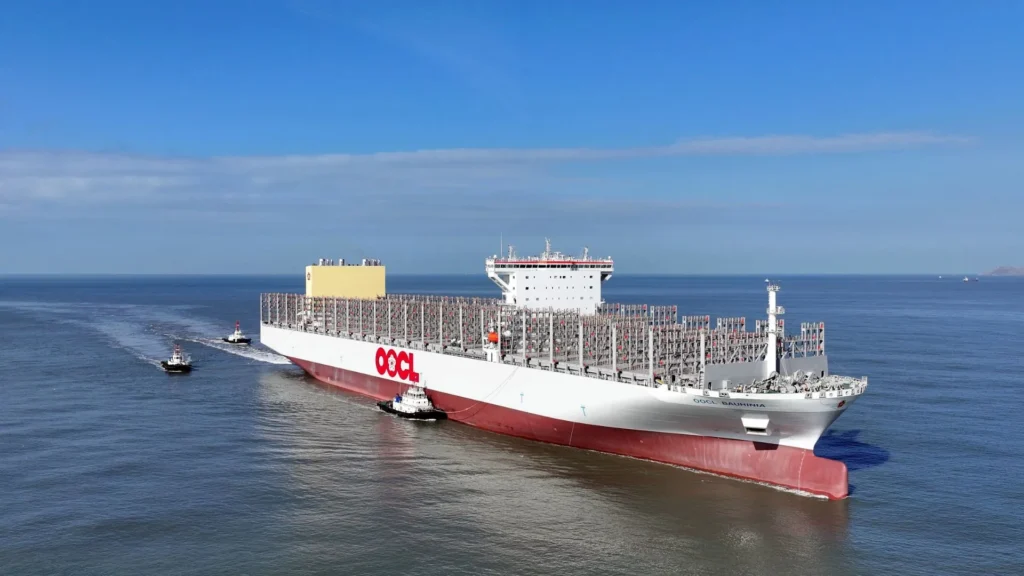Buque OOCL Bauhinia