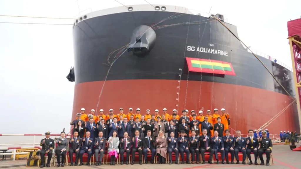 El bautizo del buque SG Aquamarine de NYK