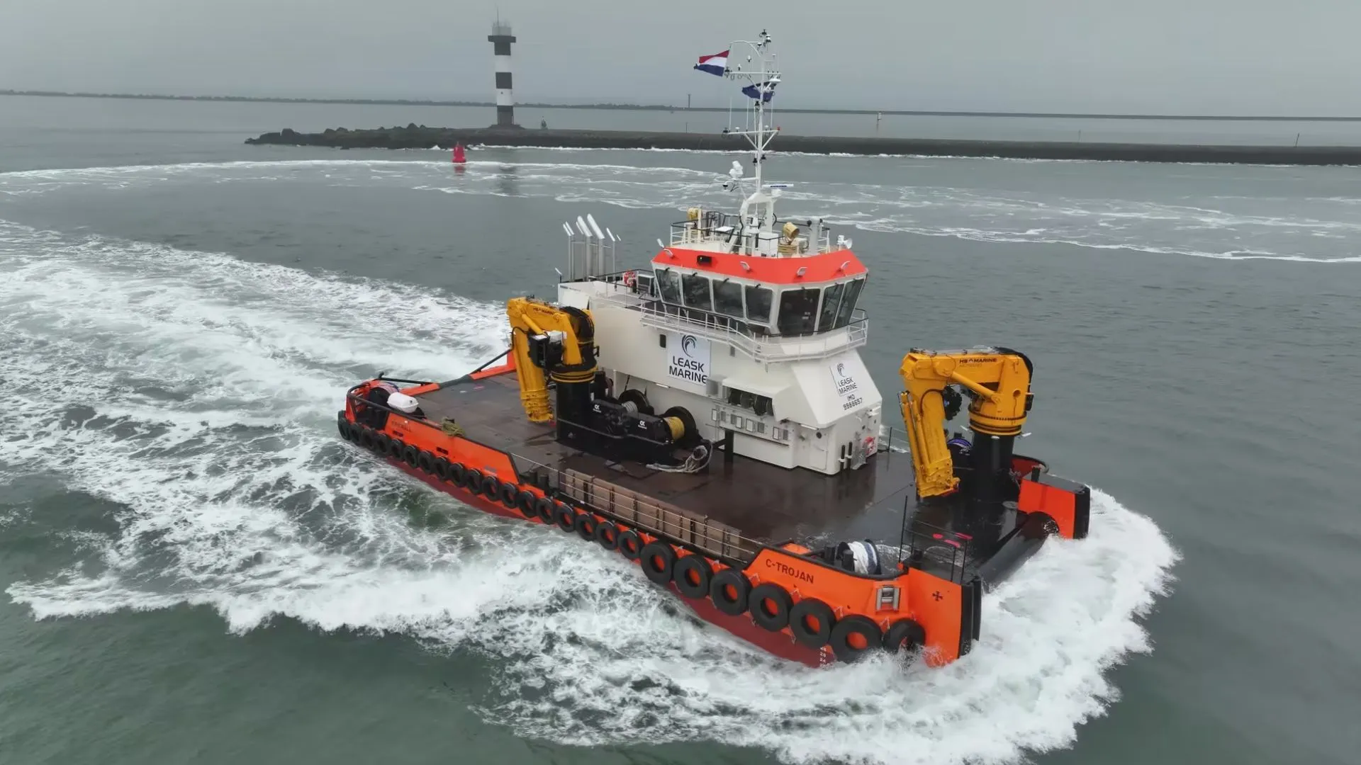 El bautizo y entrega del Multi Cat 3113