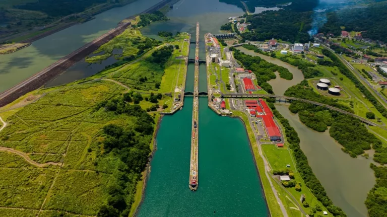 El canal de Panamá aumentará el tránsito diario de buques
