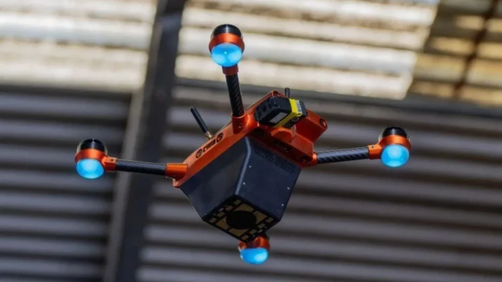 Dron autónomo para almacenes