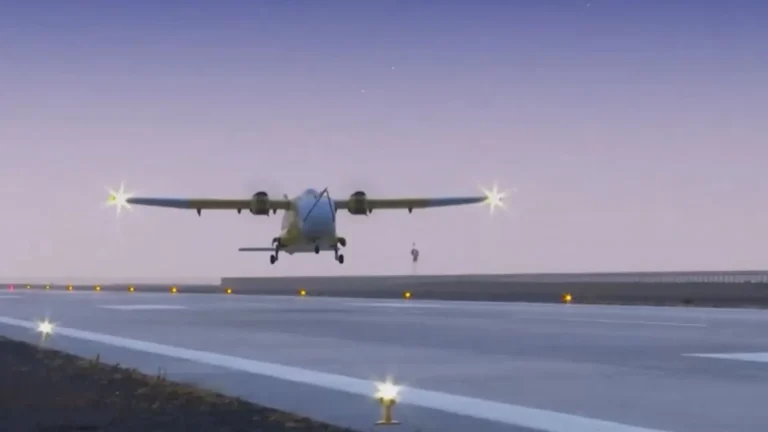 El dron de carga despegando