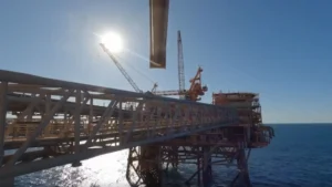 Woodside Energy fortalece su posición global con utilidades de 2.700 millones de dólares