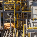 Refinación en Europa en una planta industrial de procesamiento de combustibles