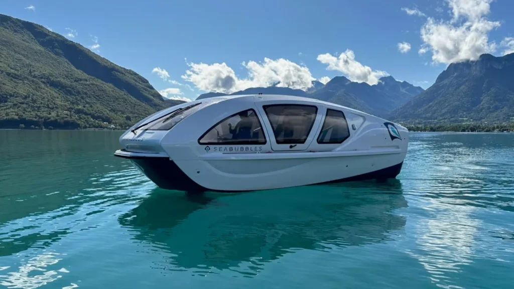 SeaBubbles and its largest capacity electric hydrofoil: the “Smart Bubble”