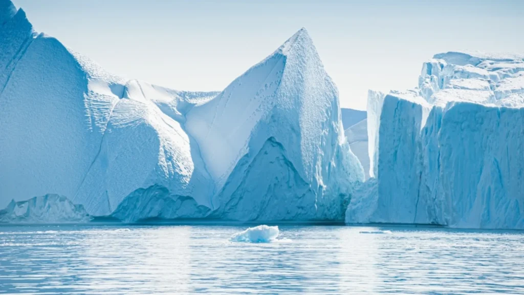 The world’s largest iceberg begins to move after decades of “stillness”