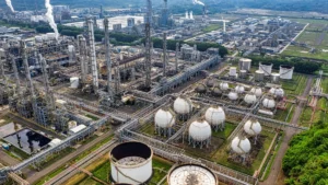 Energy corporations redirect their investments toward Southeast Asia and Latin America