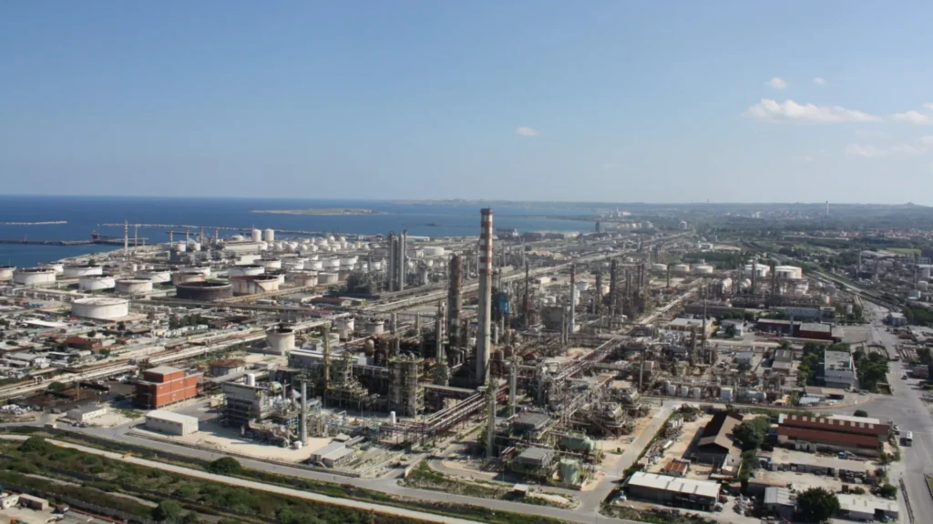 Eni starts permitting process for its new biorefinery and chemical recycling plant in Priolo