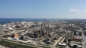 Eni inicia proceso de autorización para su nueva biorrefinería y reciclaje químico en Priolo