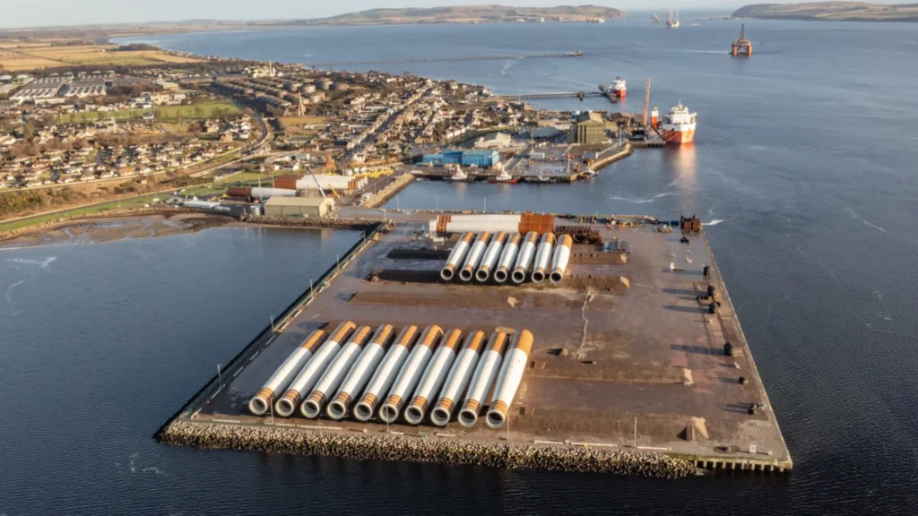 El puerto Cromarty Firth y la energía eólica marina flotante