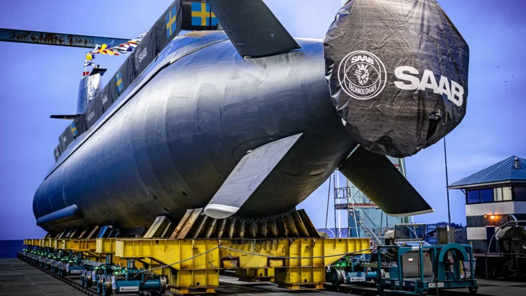 El submarino HMS Halland es botado tras su modernización tecnológica