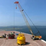 Squid system de Encomara en el puerto de Ardersier durante la preparación de pruebas para eólica flotante en Escocia.