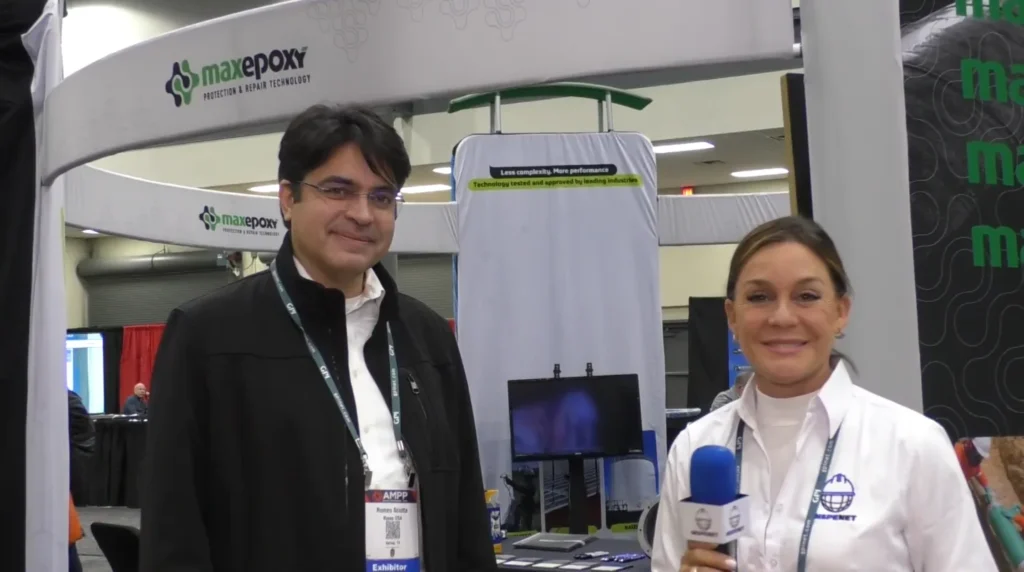 Entrevista sobre seguridad industrial con experto en tecnología durante AMPP 2026.