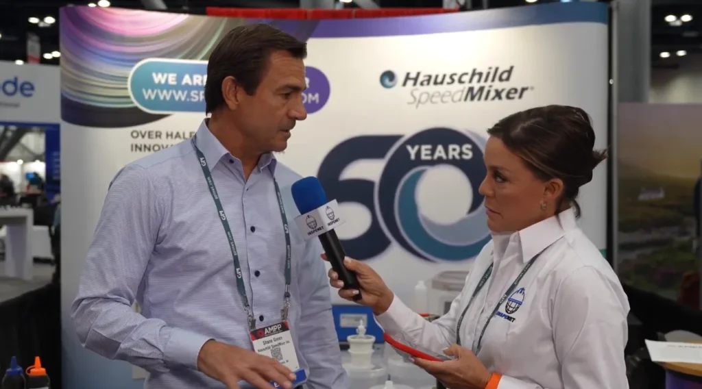 Entrevista sobre tecnología Speed Mixer en AMPP 2026 con representante de Hauschild.