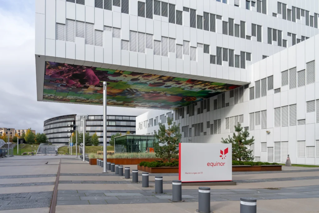 Equinor abandona su meta renovable para 2030 y prioriza petróleo y gas