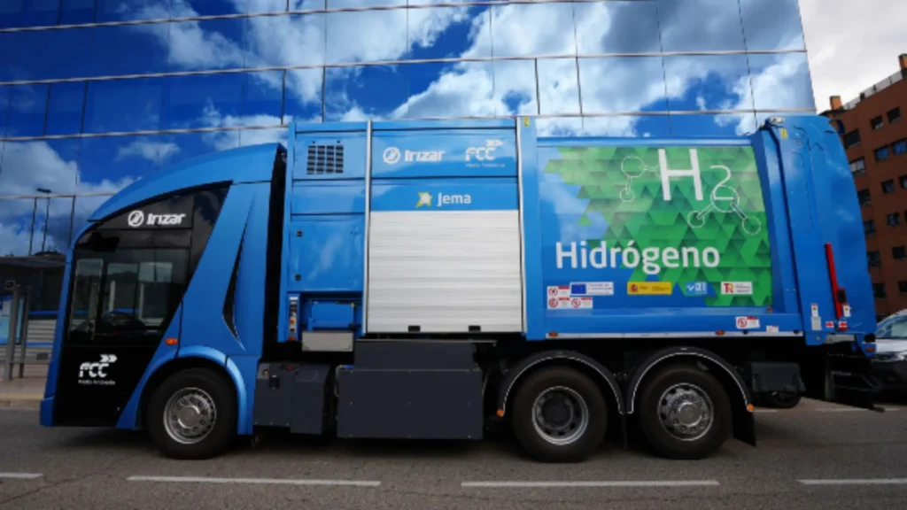 Las empresas FCC Medio Ambiente e Irizar presentan el camión H2TRUCK