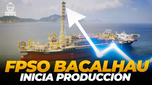 FPSO Bacalhau operando en aguas profundas de Brasil con gráfica de aumento de producción superpuesta.