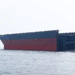 Sección del casco del FPSO Gato do Mato de MODEC durante su traslado marítimo hacia China.