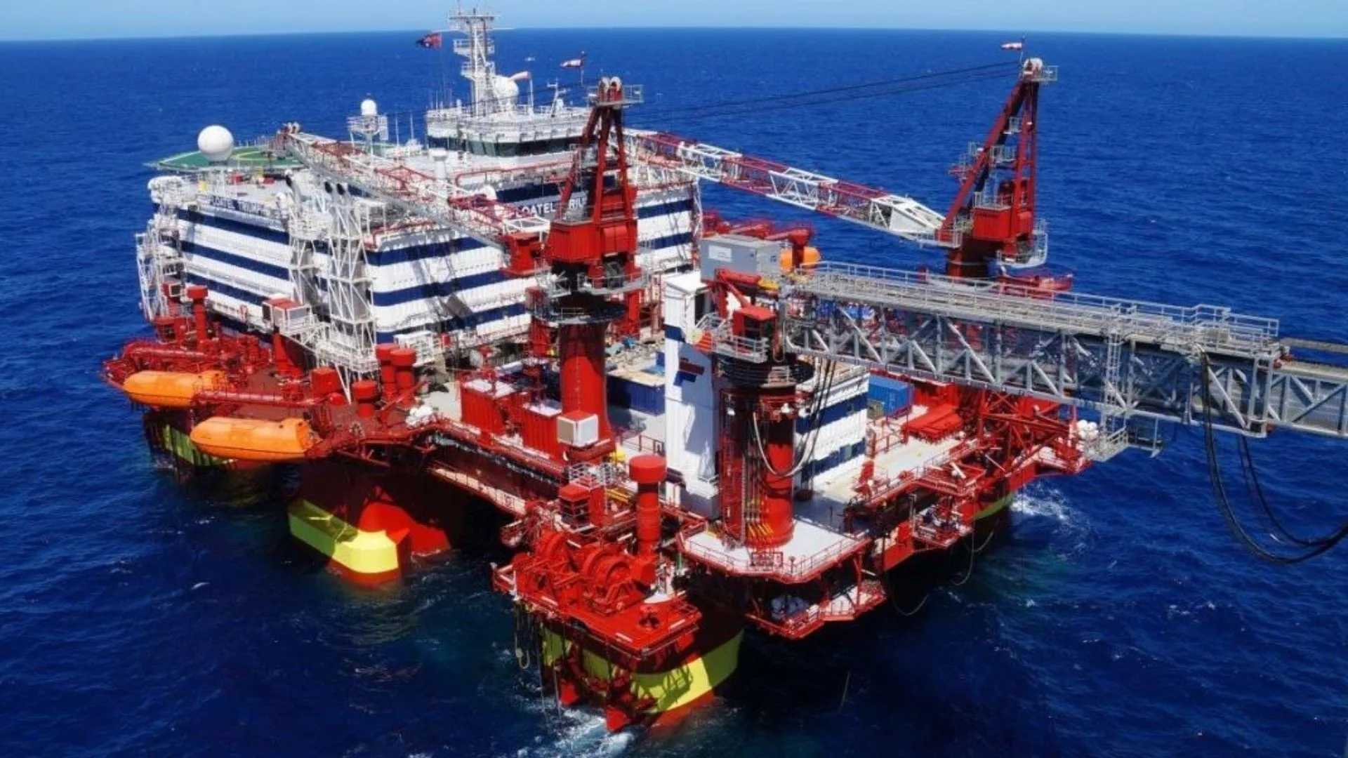 Floatel Triumph, buque semisumergible que prestará servicios offshore en Brasil.