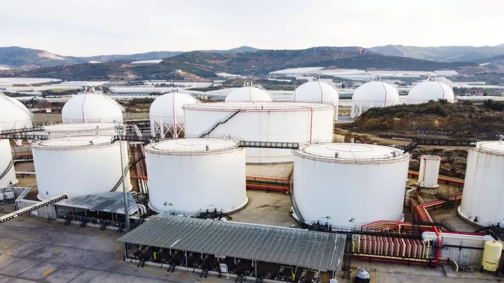 Fuga de gas provocó la evacuación de una planta de GNL