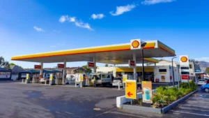 Shell aumenta dividendo tras ganancias de 6.900 millones de dólares en el primer trimestre