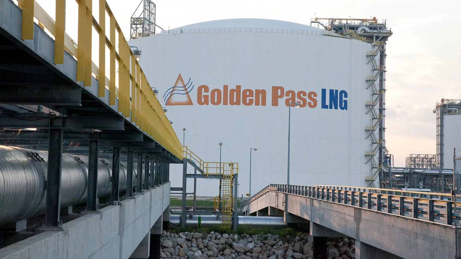 Golden Pass LNG inicia producción de GNL