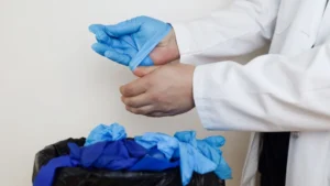 Guantes de goma reciclados se convierten en material para captura de CO2