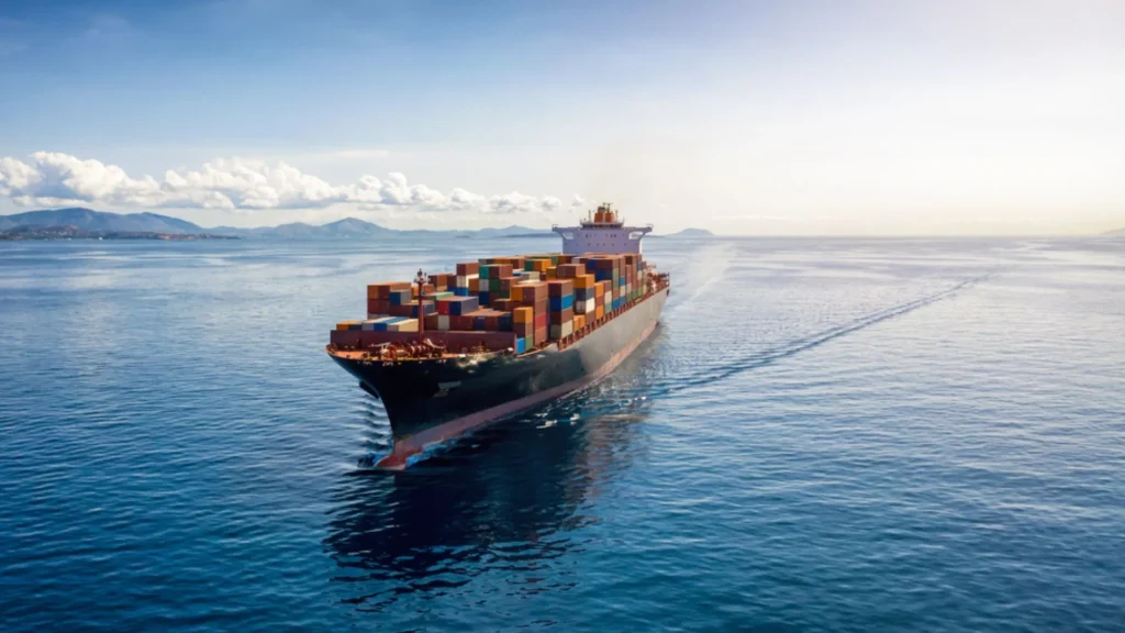 Hapag-Lloyd goes for dual propulsion with eight new methanol ships