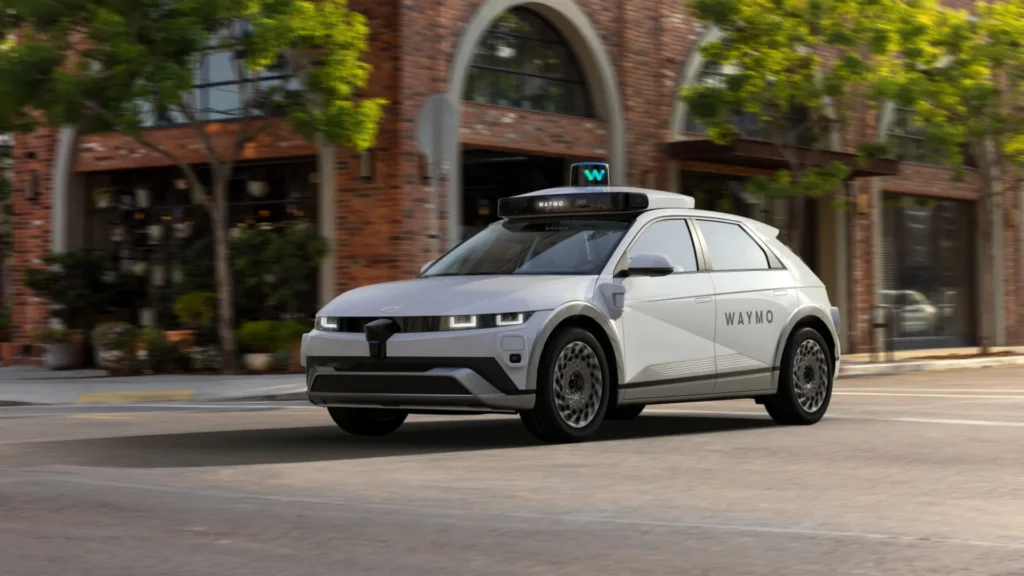 Las empresas Hyundai y Waymo firman acuerdo para flota de SUV eléctricos