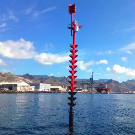 Articulated beacon or articulated pillar-type buoy