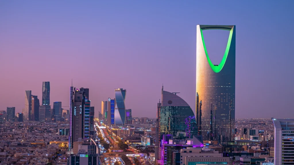 Asian refineries seek alternative routes for Saudi crude oil