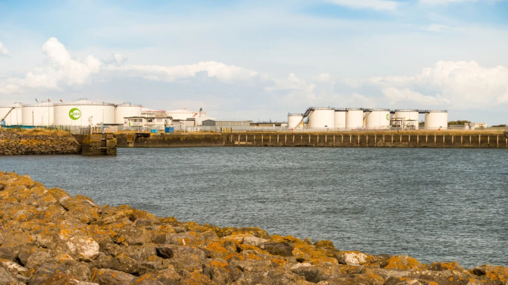 UK court orders liquidation of 3 refineries of Prax Group