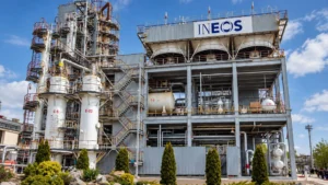 Ineos paralizará tres plantas químicas por los altos costos energéticos