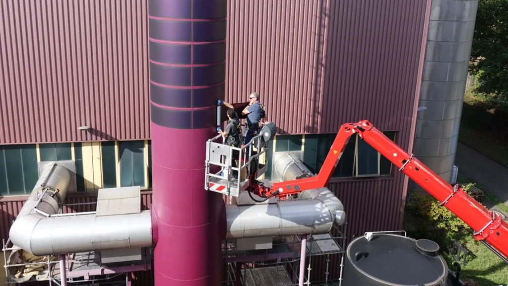 El aeropuerto de Colonia-Bonn instala película solar en su chimenea