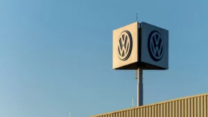 Intensas lluvias paralizan plantas automotrices de Volkswagen