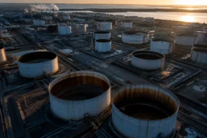 Inventarios petroleros podrían caer a niveles críticos este verano
