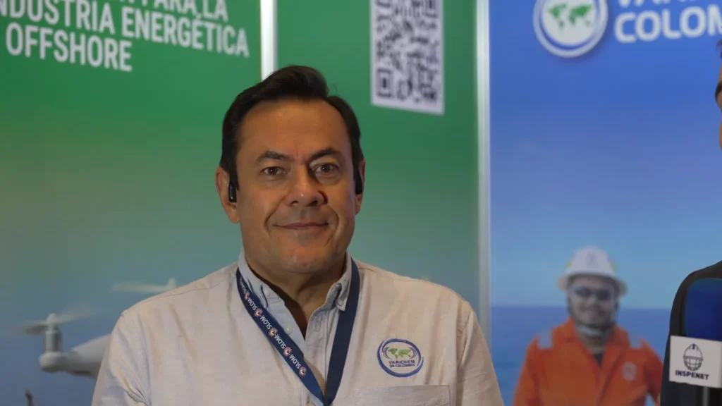 Jaime Herrera Díaz, Director General de Grupo Varichem, durante su presentación en el evento SLOM 2025 sobre innovaciones en inspecciones con drones y control de emergencias ambientales.
