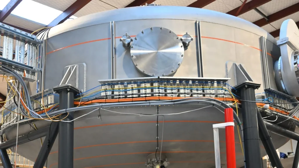 Junior es el imán con forma de rosquilla del reactor de fusión