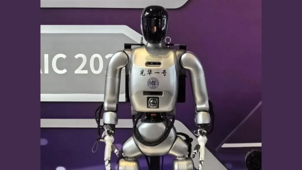 La Universidad de Fudan presentó un robot humanoide con emociones llamado Guanghua No. 1
