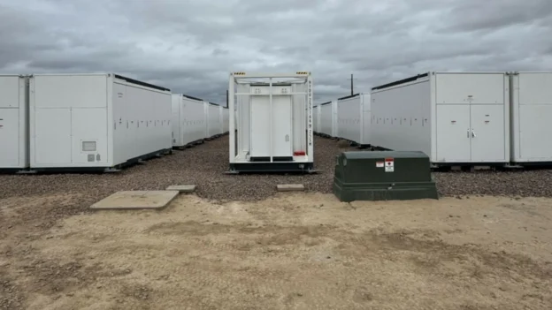 La construcción de la planta de almacenamiento de baterías