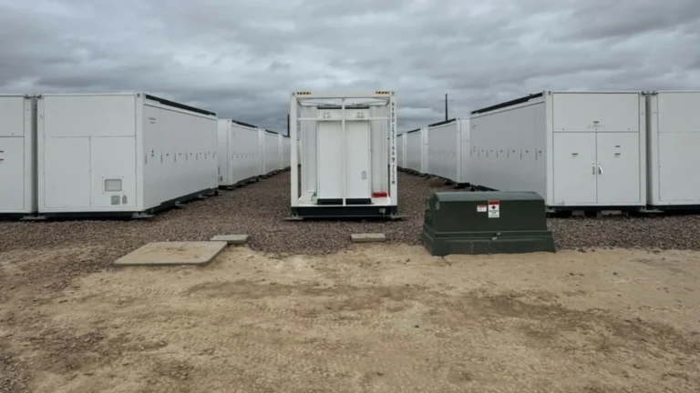 La construcción de la planta de almacenamiento de baterías